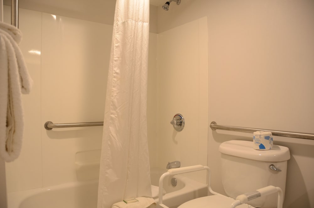 Standard Room, 2 Double Beds, Accessible - Photo 4