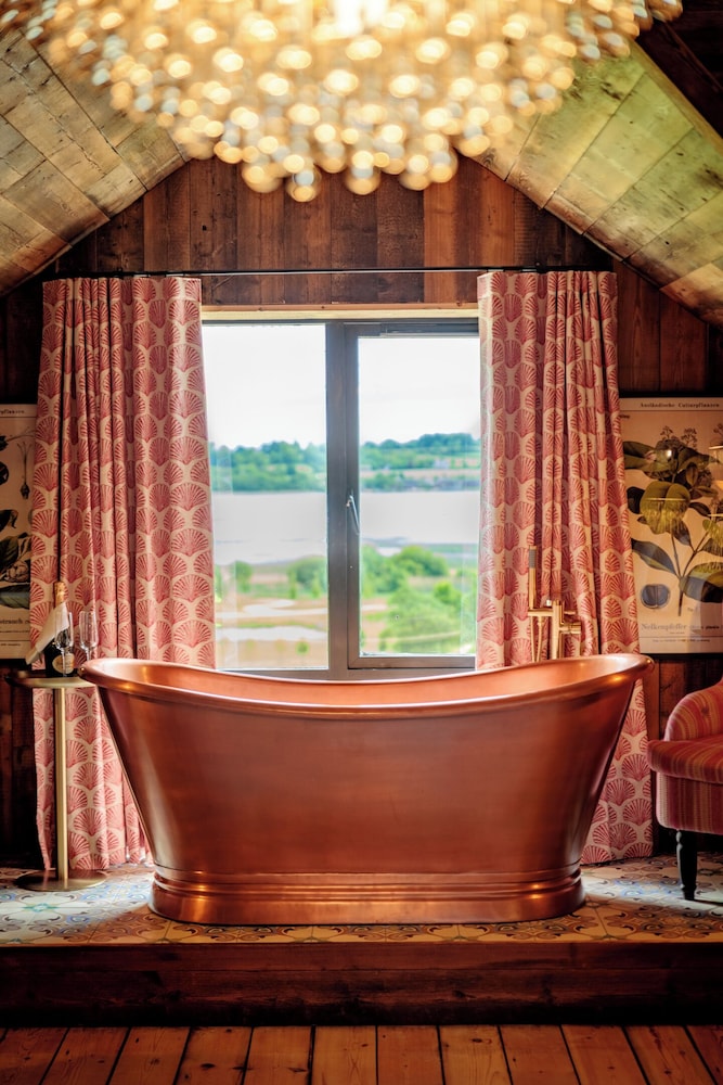 The Lakeview Suite - Photo 4