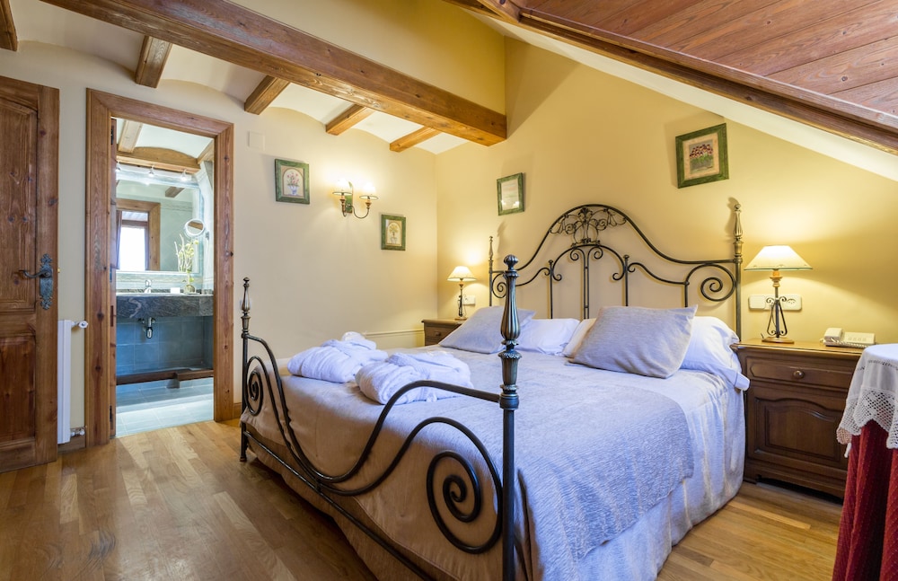 Family Suite, 2 Bedrooms, Hot Tub, Tower photo 3