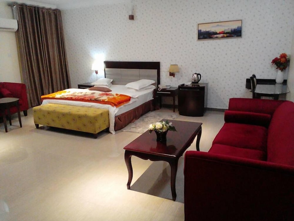 Signature Triple Room photo 3