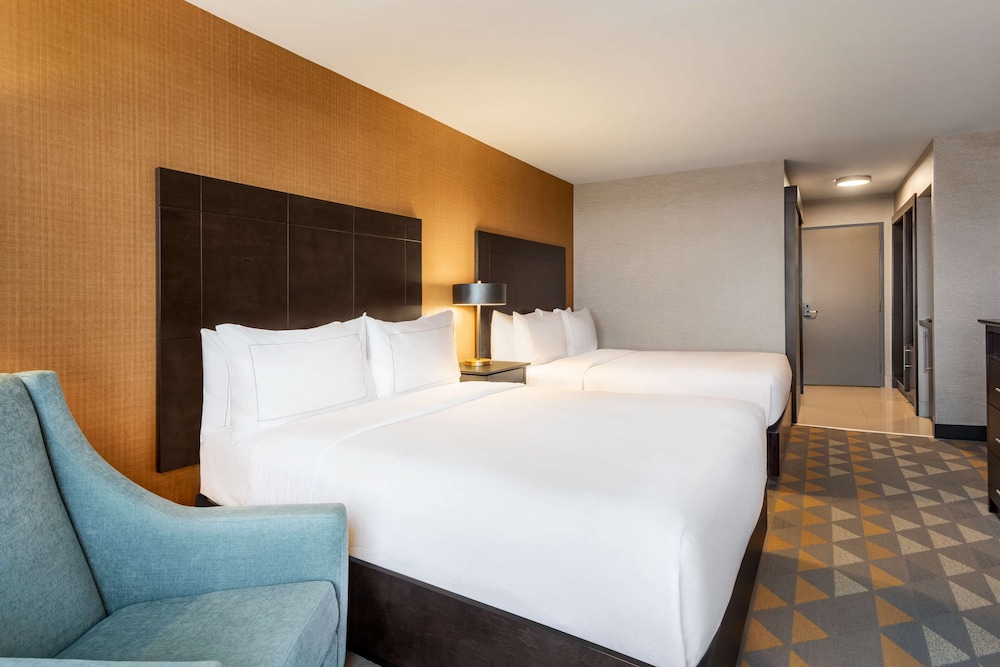 Room, 2 Queen Beds - Photo 3