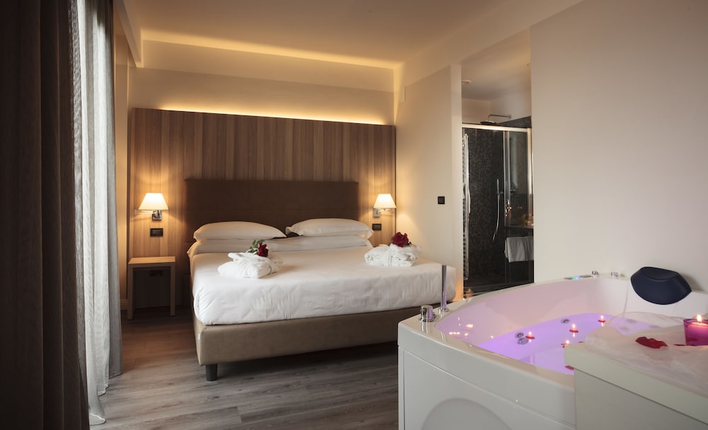 Deluxe Double Room - Photo 1