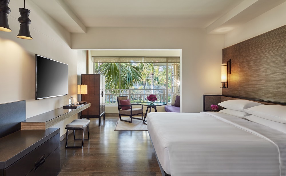 Club Room, 1 King Bed (Club Access) - Photo 1