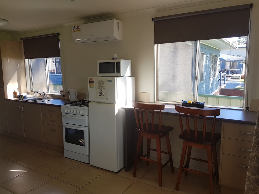 1 Bedroom Waterfront Apartment - 1 photo 3