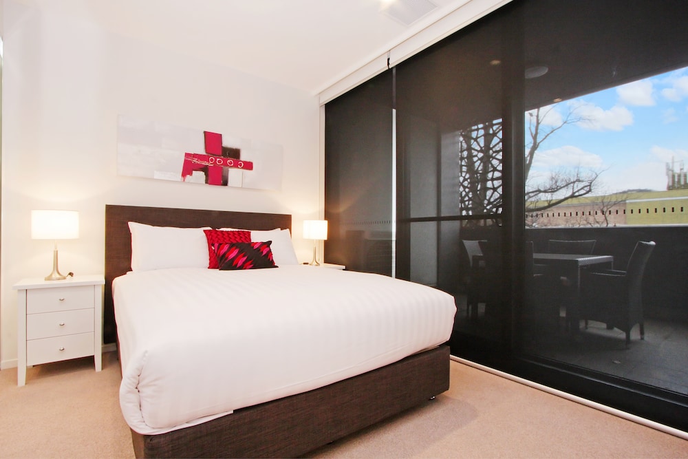 Apartment, 1 Bedroom (404/51 Mort Street) photo 1