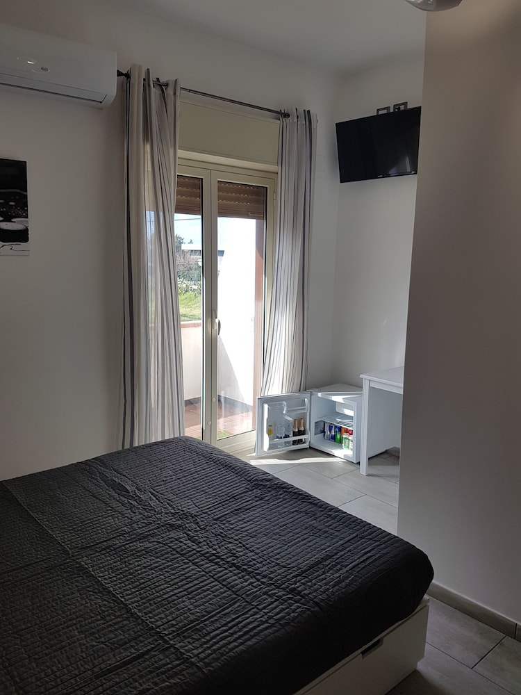 Deluxe Double or Twin Room, Balcony, Sea View photo 2