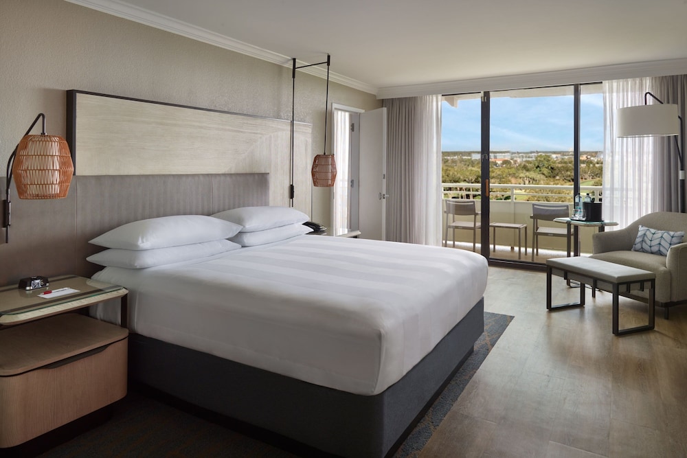 Suite, 1 King Bed with Sofa bed, Balcony