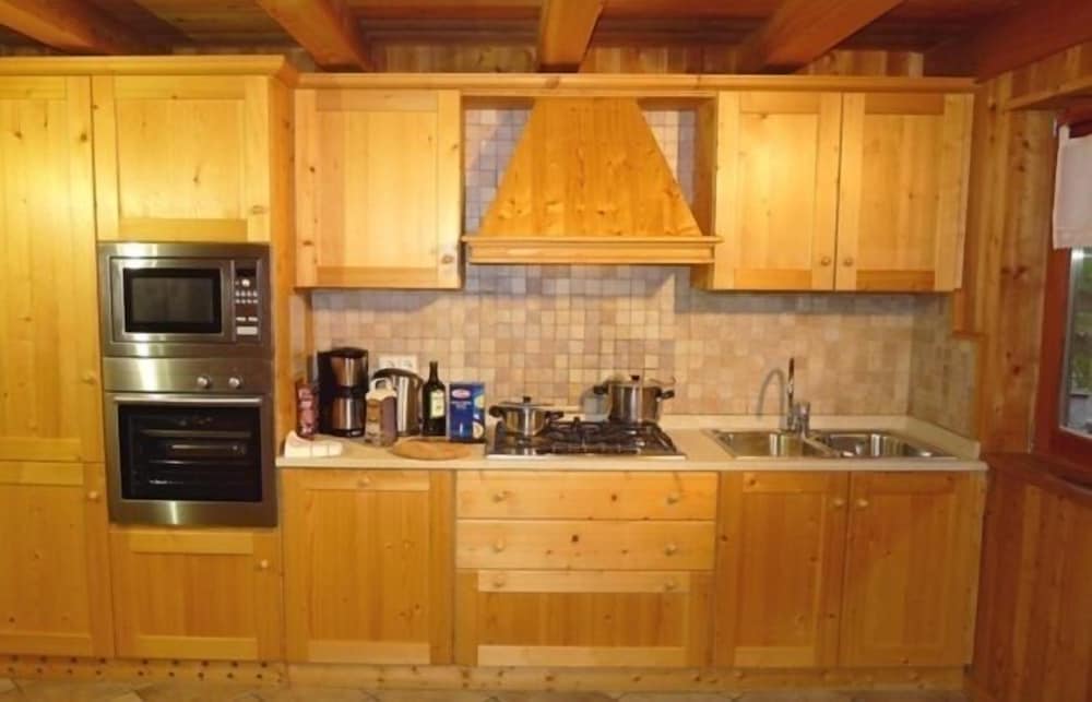 Chalet, 2 Bedrooms (Anemone) photo 2