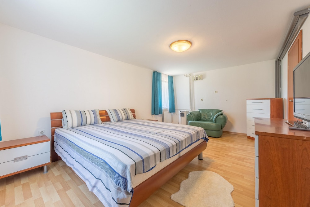 Family Villa, 6 Bedrooms, Sauna, Pool View