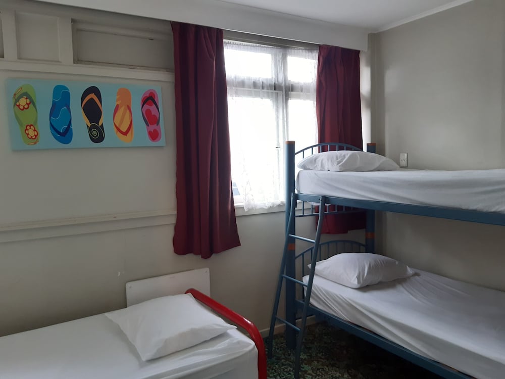 Shared Dormitory (10 Person, Mixed) photo 2