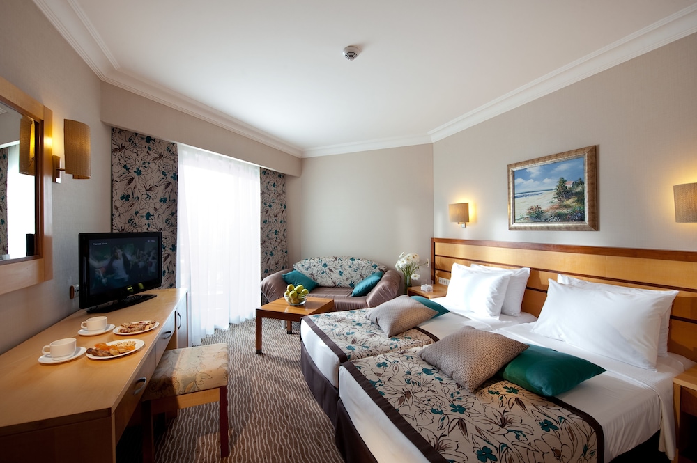 Standard Room, Partial Sea View
