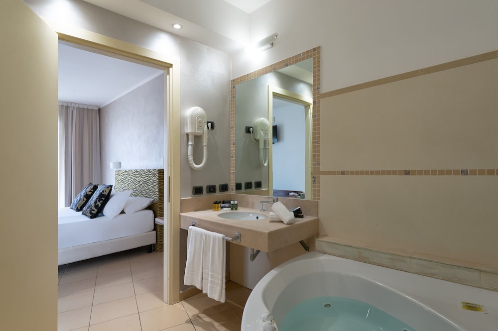 Luxury Quadruple Room - Photo 3
