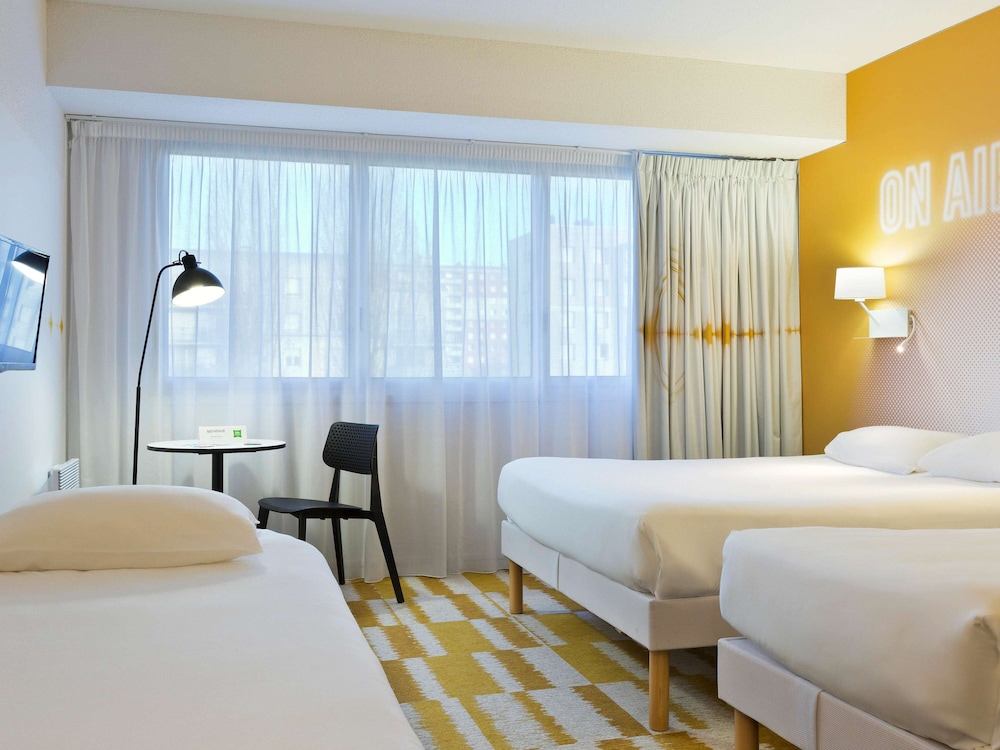 Standard Room, 3 Twin Beds - Photo 2