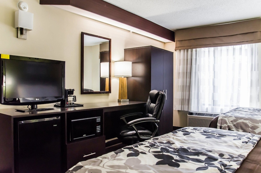 Standard Room, 2 Queen Beds, Non Smoking - Photo 3