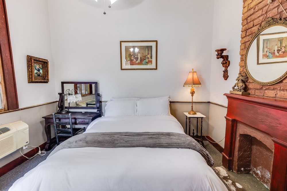 Room, Private Bathroom (The Jazz Fest Room)