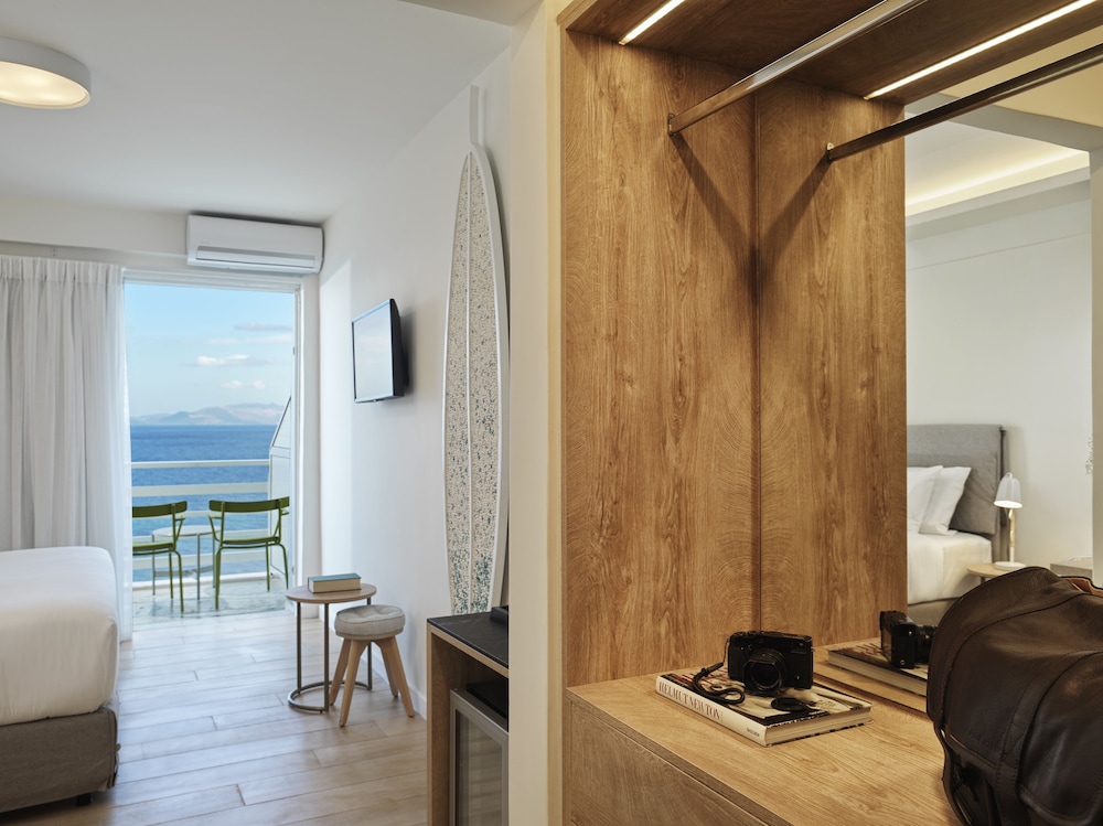 Deluxe Room, Sea View photo 3
