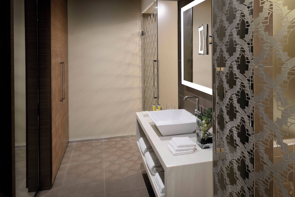 Room, 2 Double Beds, City View photo 3