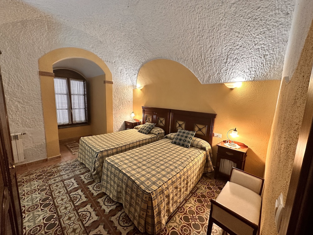 Romantic Apartment, 1 Bedroom, Fireplace, Garden Area