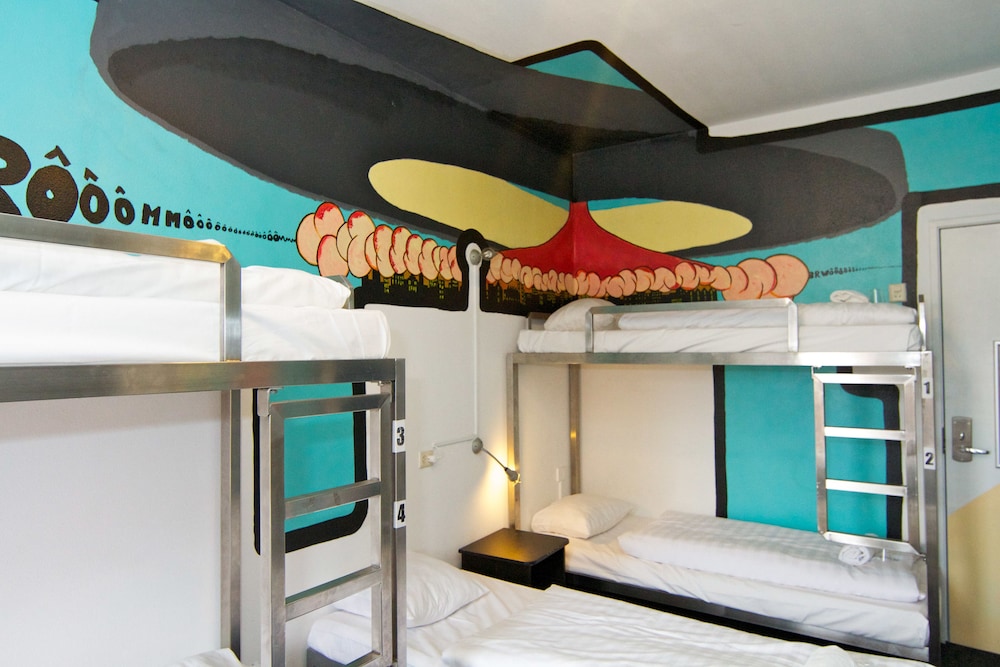 Bed in a 5-Bed Female Dorm, Ensuite photo 2