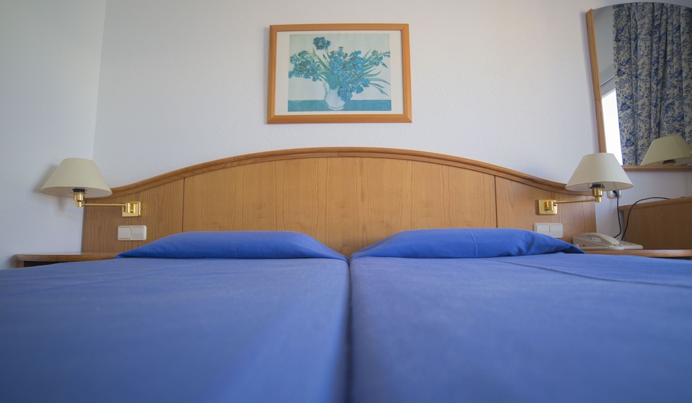 Standard Twin Room (no sea view)