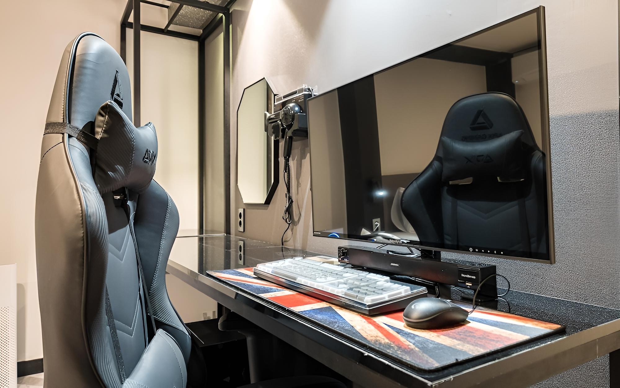 Room (Gaming room (32-inch gaming monitor R) photo 3