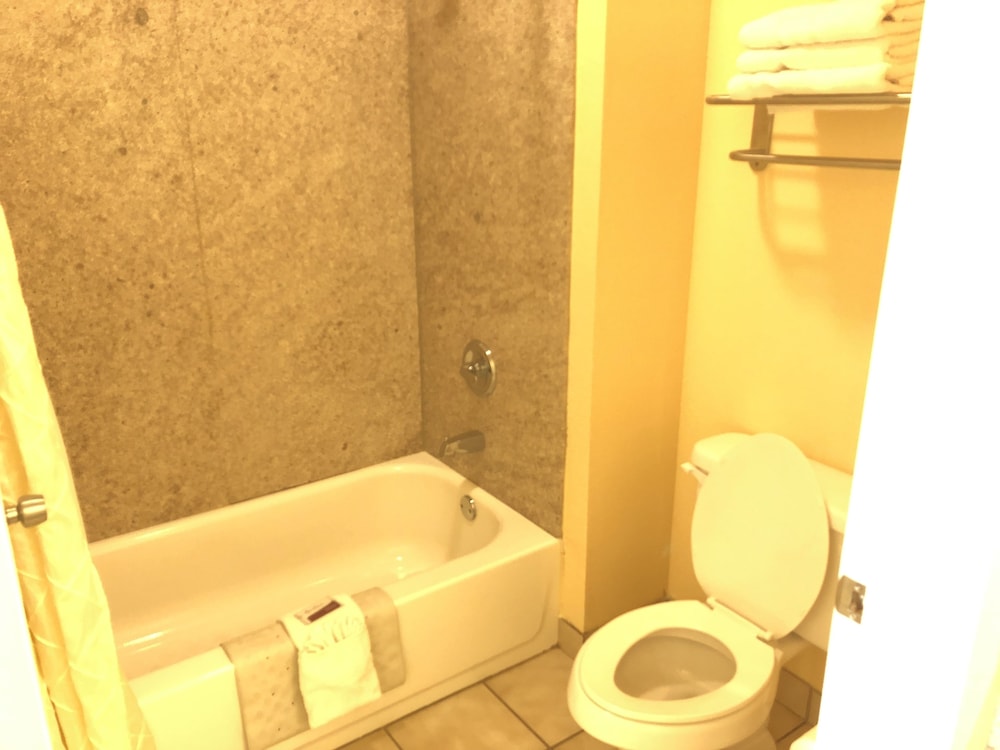 Deluxe Room, 2 Queen Beds, Non Smoking photo 3