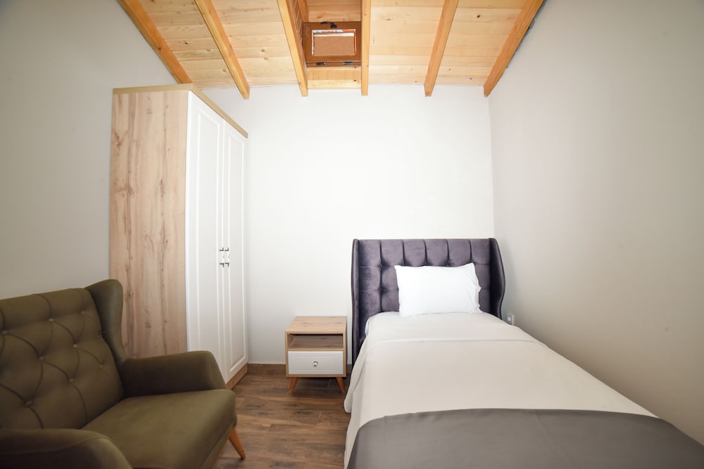 Suite - Photo 5