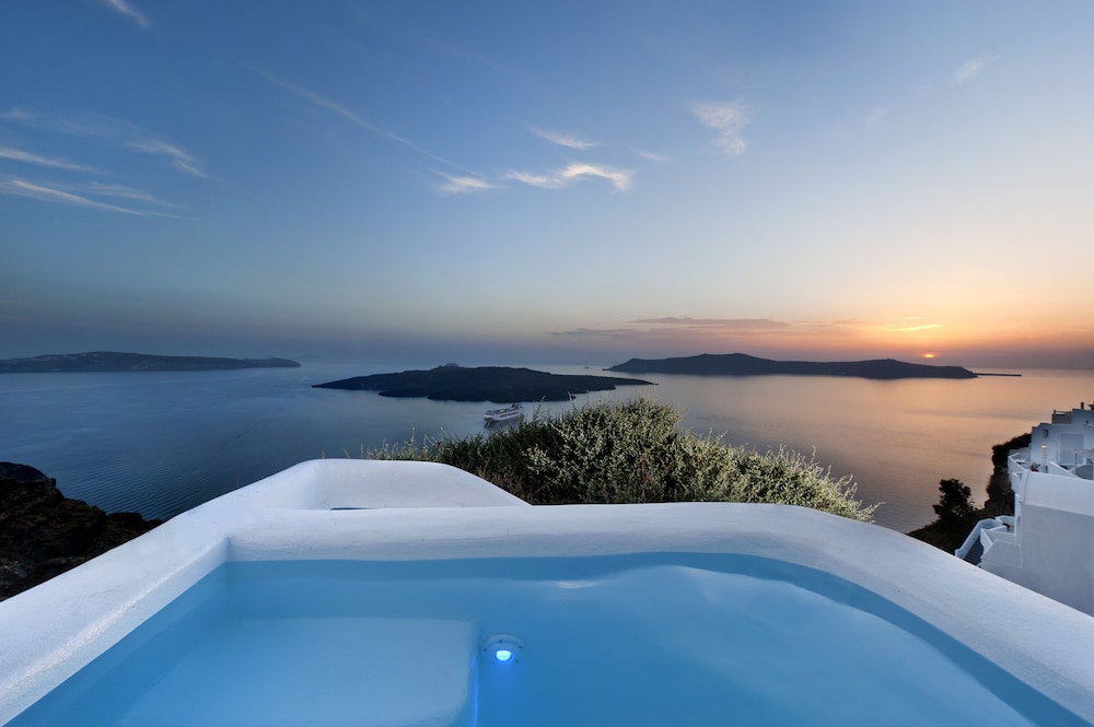 Apartment (Outdoor Hot Tub) - Photo 2