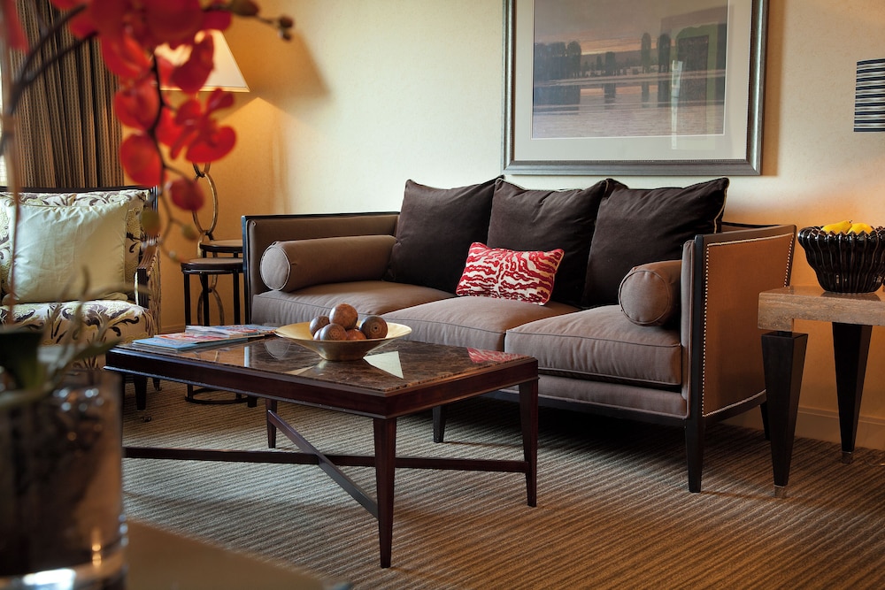 Suite, 1 King Bed, Accessible, Fireplace - Photo 3