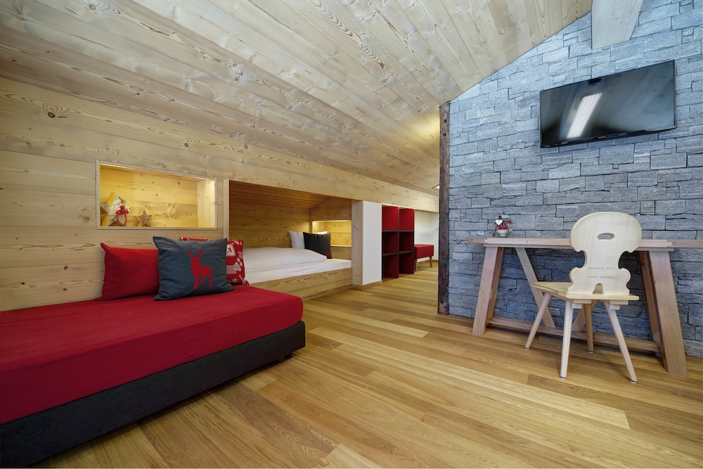 Superior Quadruple Room photo 2