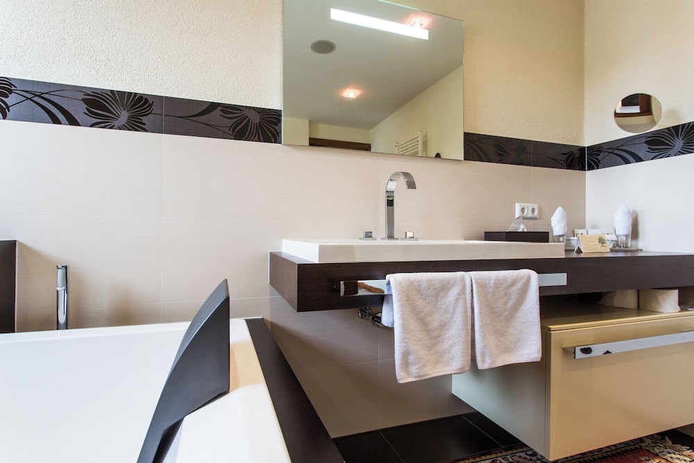 Executive Suite - Photo 4