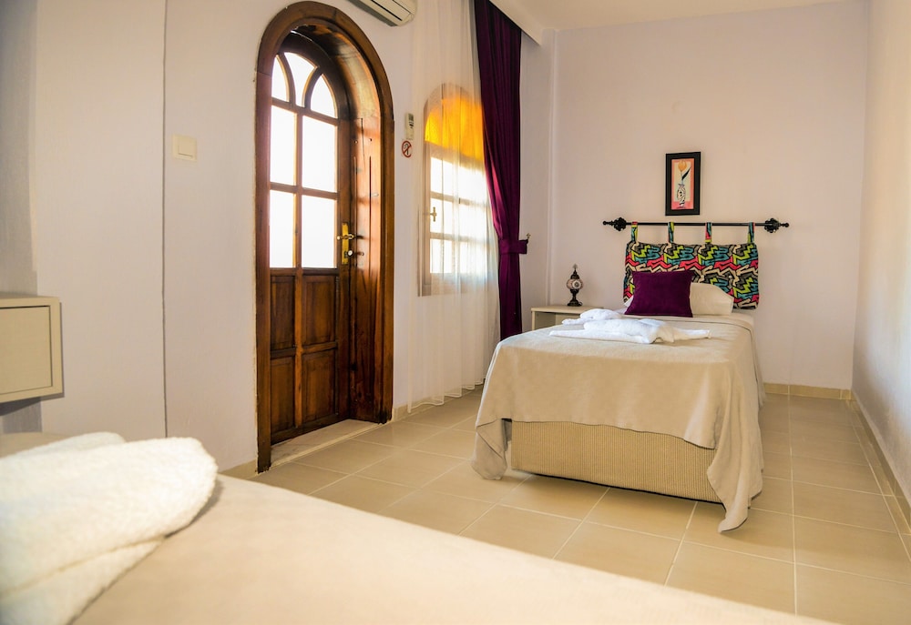 Superior Triple Room, Balcony - Photo 12