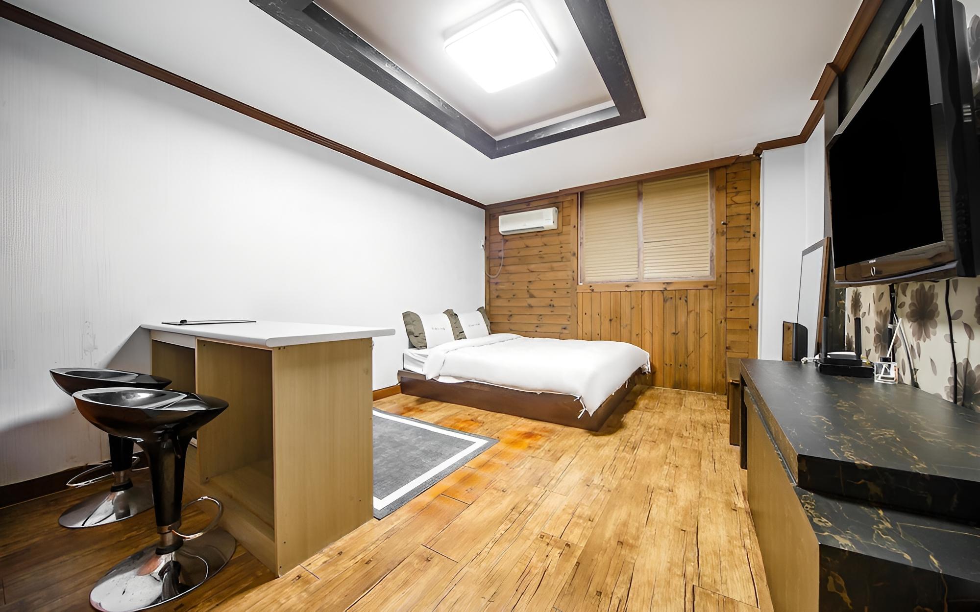 Room (40m Pension Room) - Photo 2
