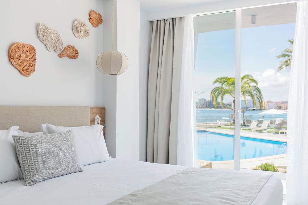 Suite, 2 Bedrooms, Sea View (Frontal 2+3 Children free) thumbnail 6