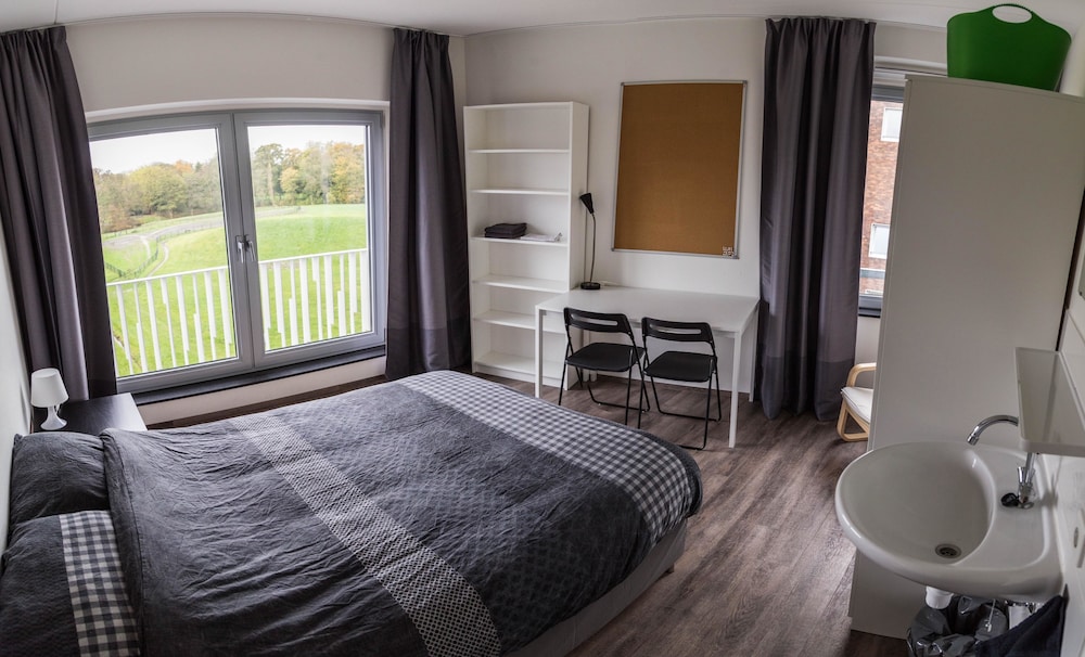 Basic Room, Shared Bathroom