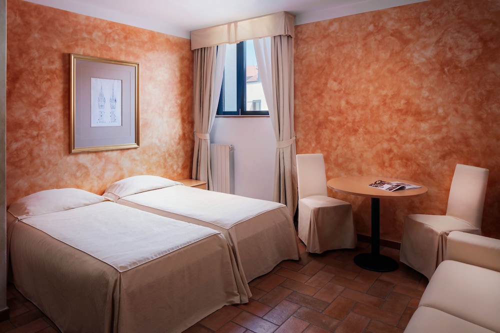 Suite - Photo 2