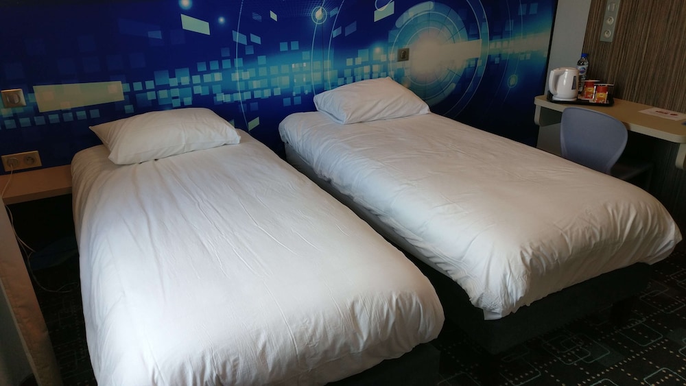 Standard Room, 3 Twin Beds photo 1