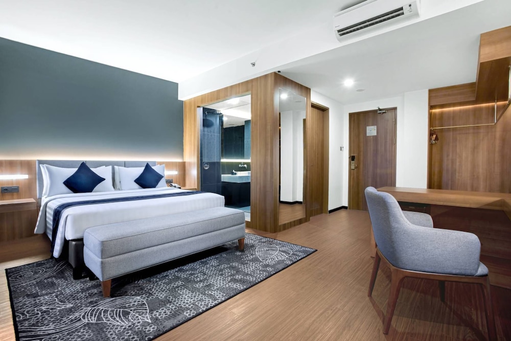 Executive Room - Photo 1