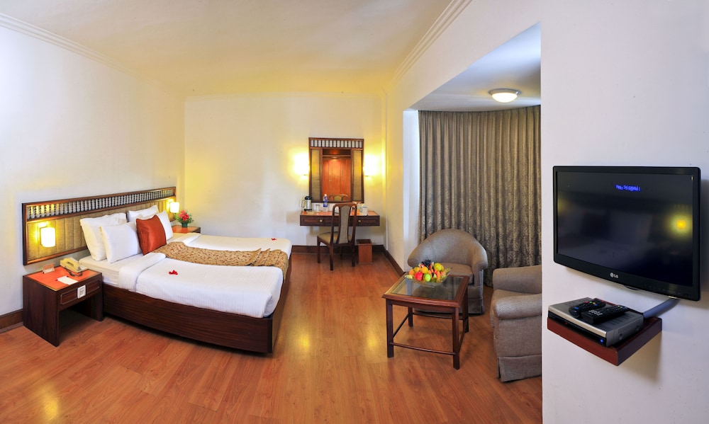 Suite, 1 King Bed - Photo 5