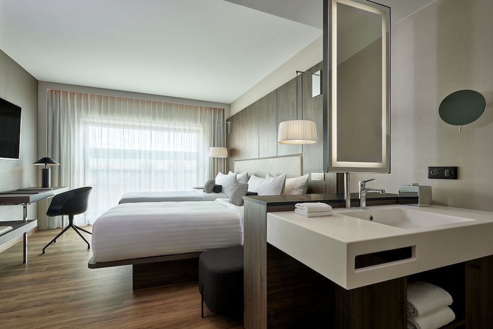Standard Double Room, 1 King Bed - Photo 3