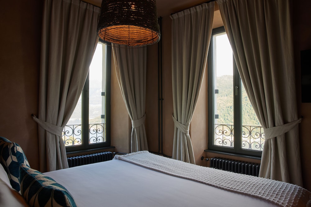 Superior Double Room, 1 King Bed, Lake View photo 1