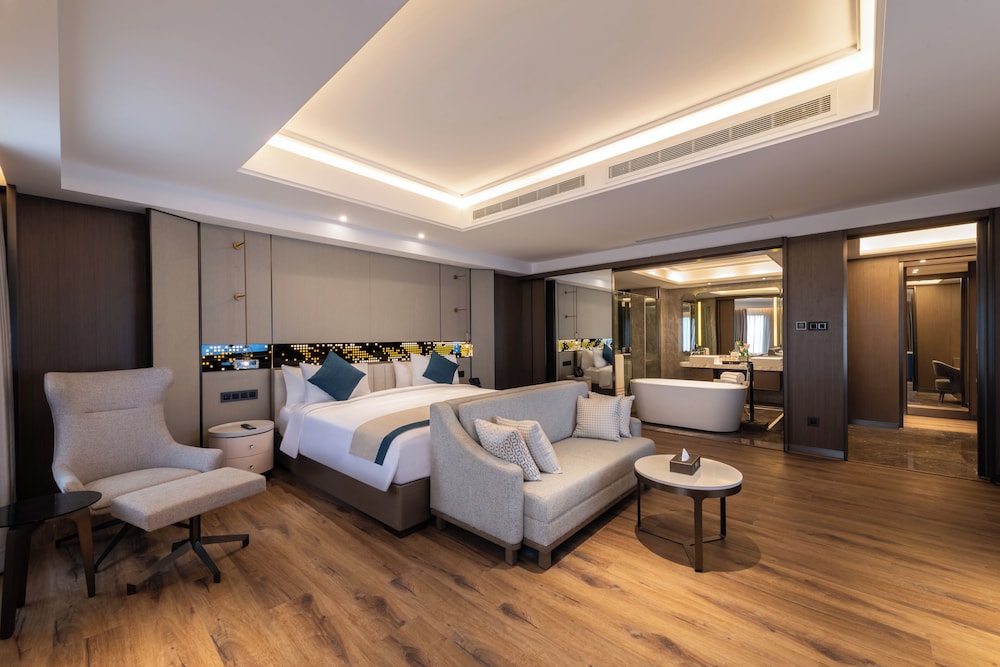 Executive Suite - Photo 3