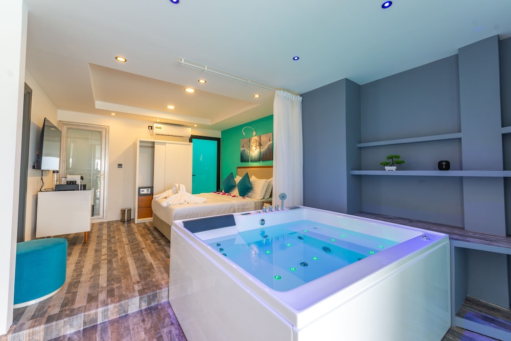 Family Suite, 2 Bedrooms, Jetted Tub, Ocean View