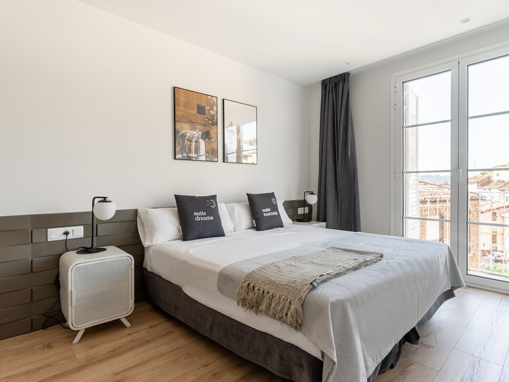 One-Bedroom Apartment with Balcony photo 2