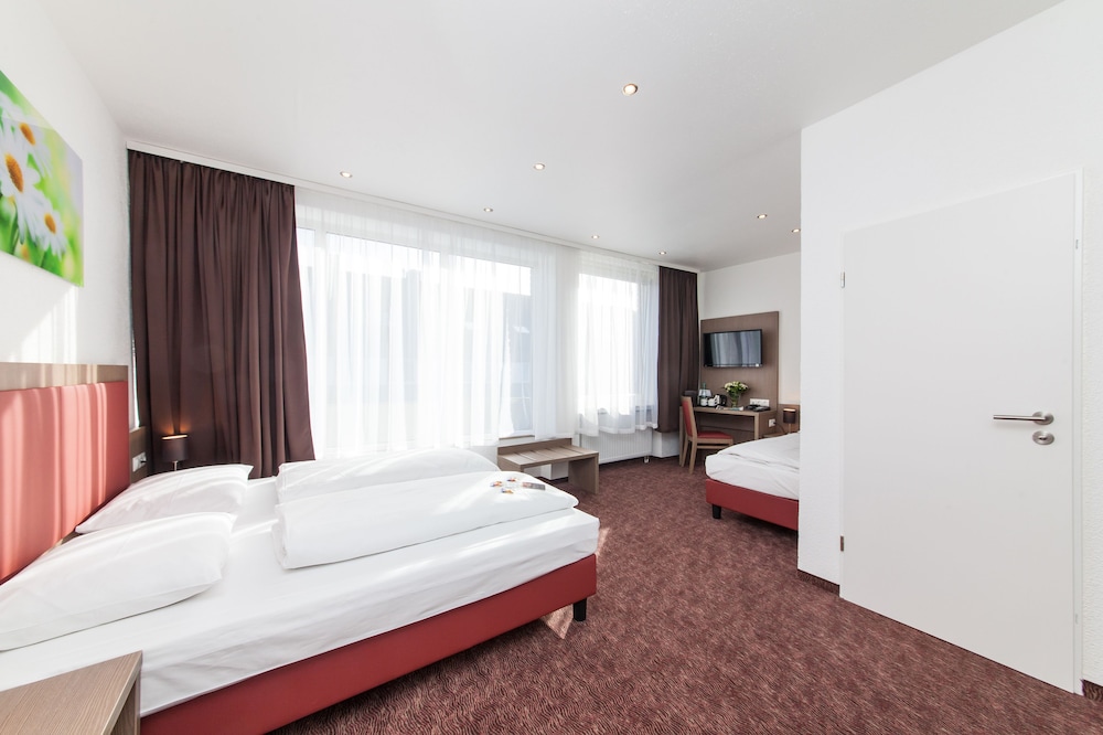 Standard Triple Room photo 2