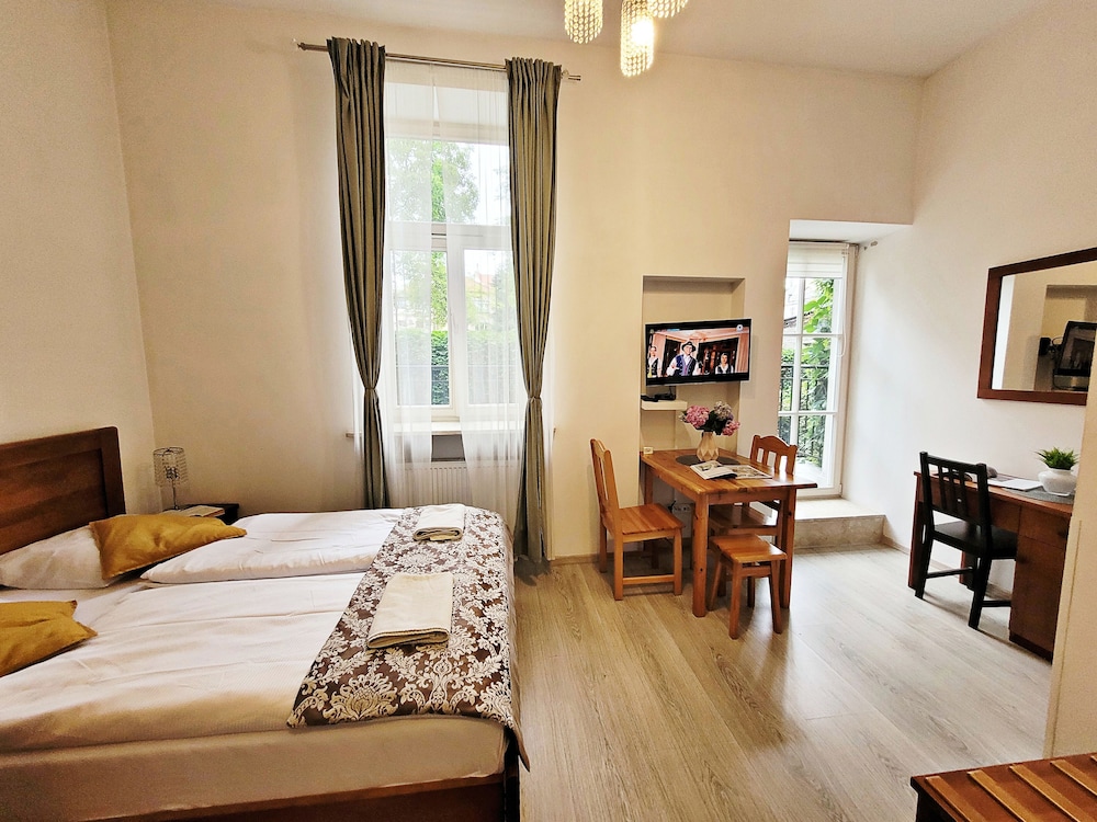 Classic Studio Suite, Courtyard View