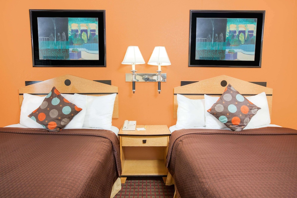 Room, 2 Double Beds, Accessible - Photo 1