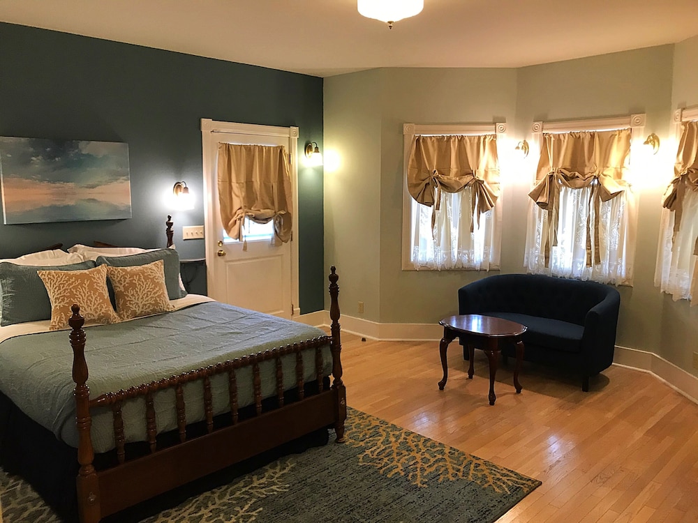 ROOM ONE photo 1