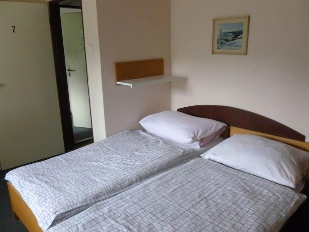 Economy Twin Room, Shared Bathroom photo 1