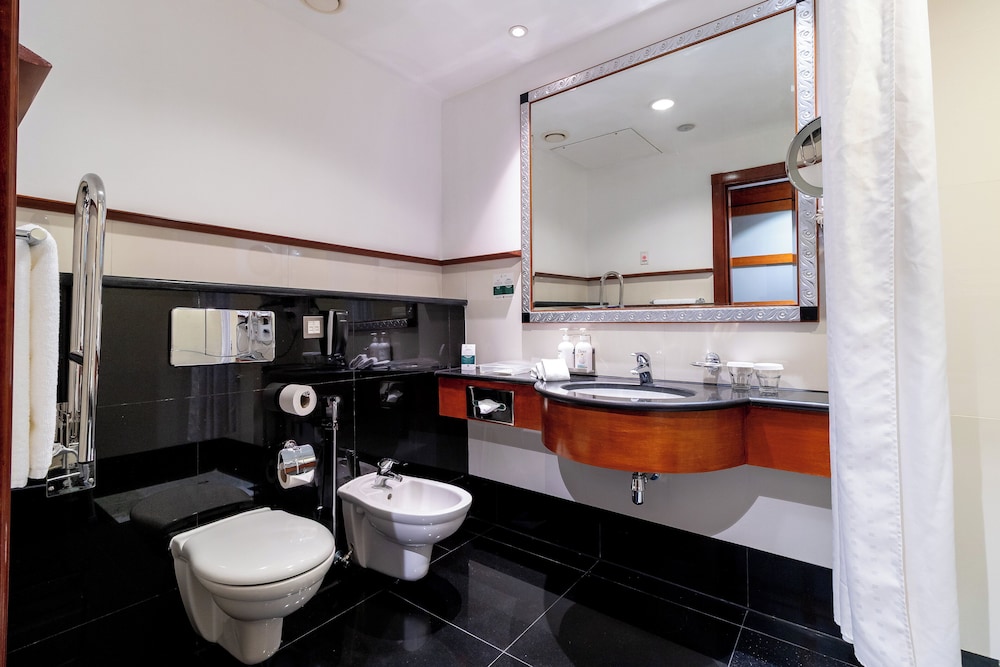 Room, 1 King Bed, Accessible, Pool View - Photo 7